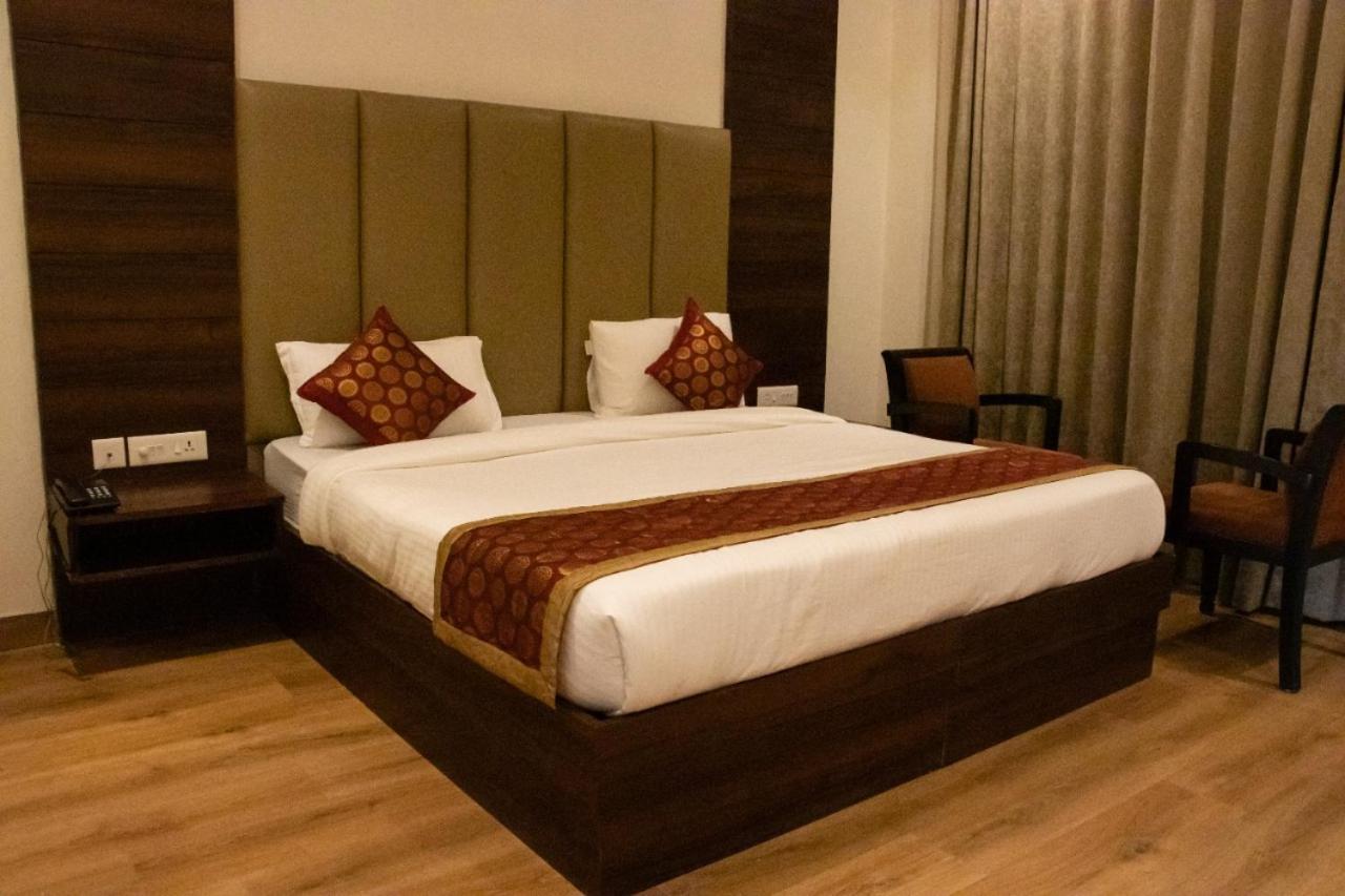 אגרה Hotel Sourav Park Inn Agra מראה חיצוני תמונה