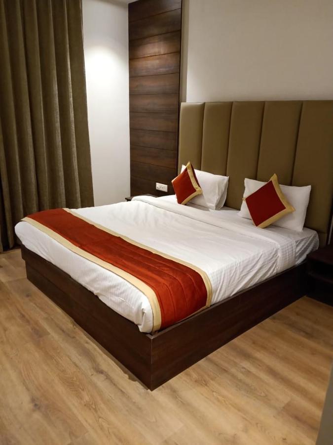 אגרה Hotel Sourav Park Inn Agra מראה חיצוני תמונה