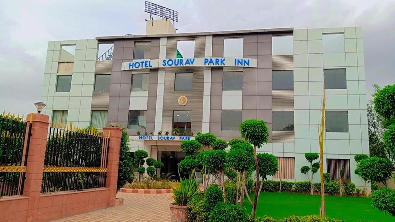 אגרה Hotel Sourav Park Inn Agra מראה חיצוני תמונה